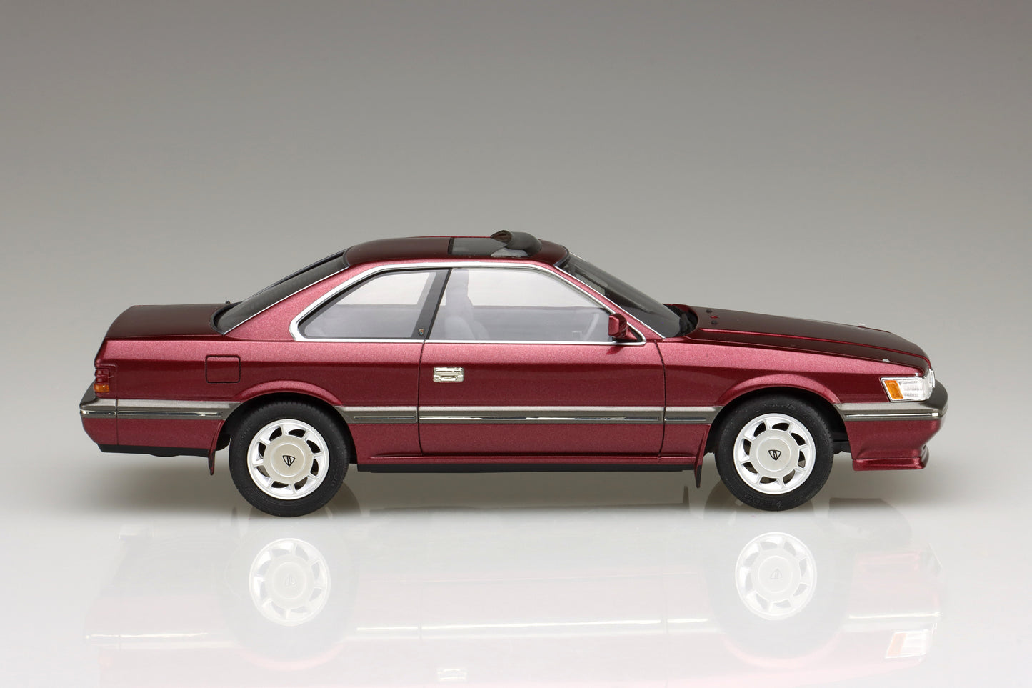 1/24 NISSAN UF31 Leopard 3.0 Ultima '86