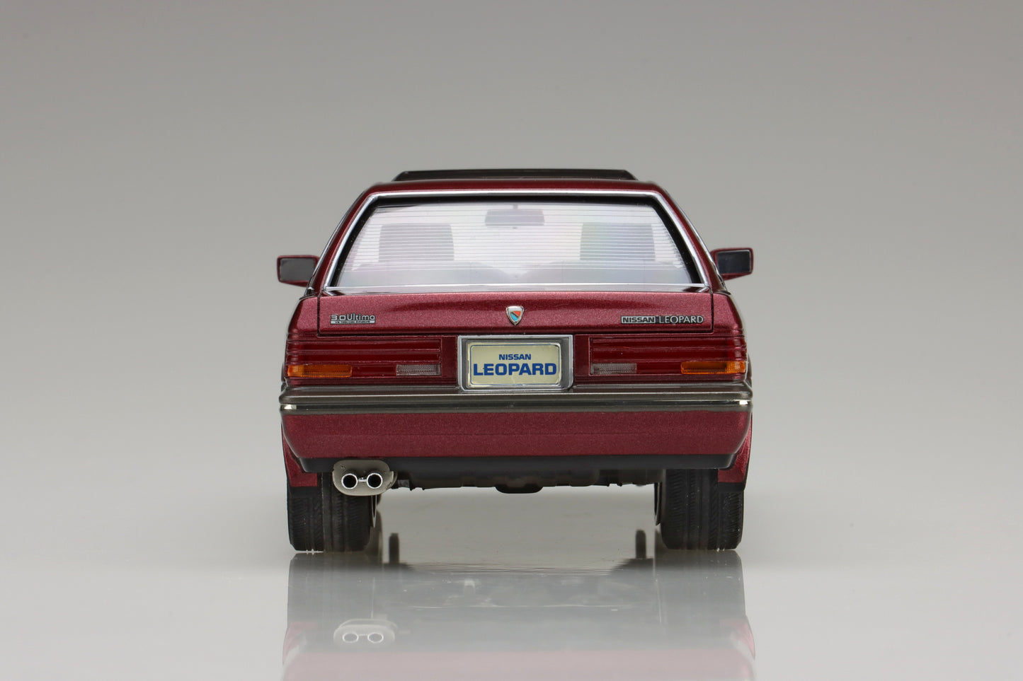 1/24 NISSAN UF31 Leopard 3.0 Ultima '86