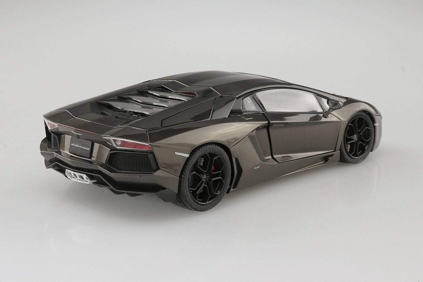 1/24 2011 LAMBORGHINI AVENTADOR