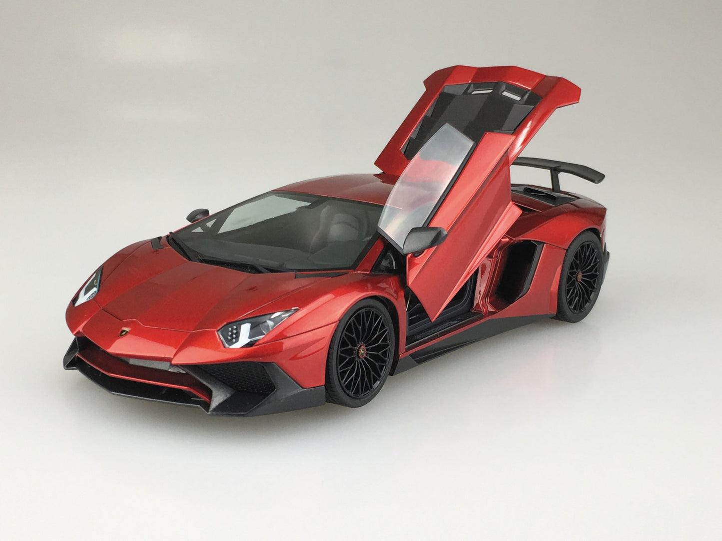 1/24 '15 LAMBORGHINI AVENTADOR SV