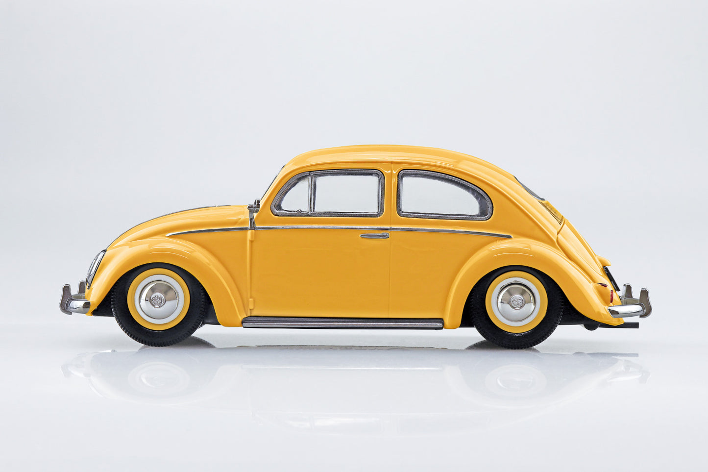 1/32 SNAP Volkswagen Beetle (Postal Yellow)