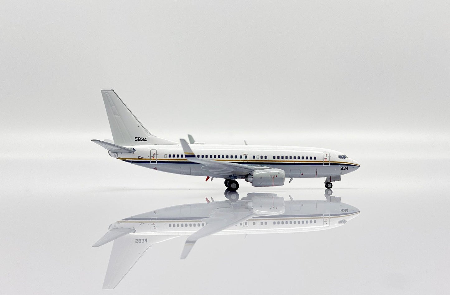 1/400 United State Navy Boeing C-40A Clipper 165834