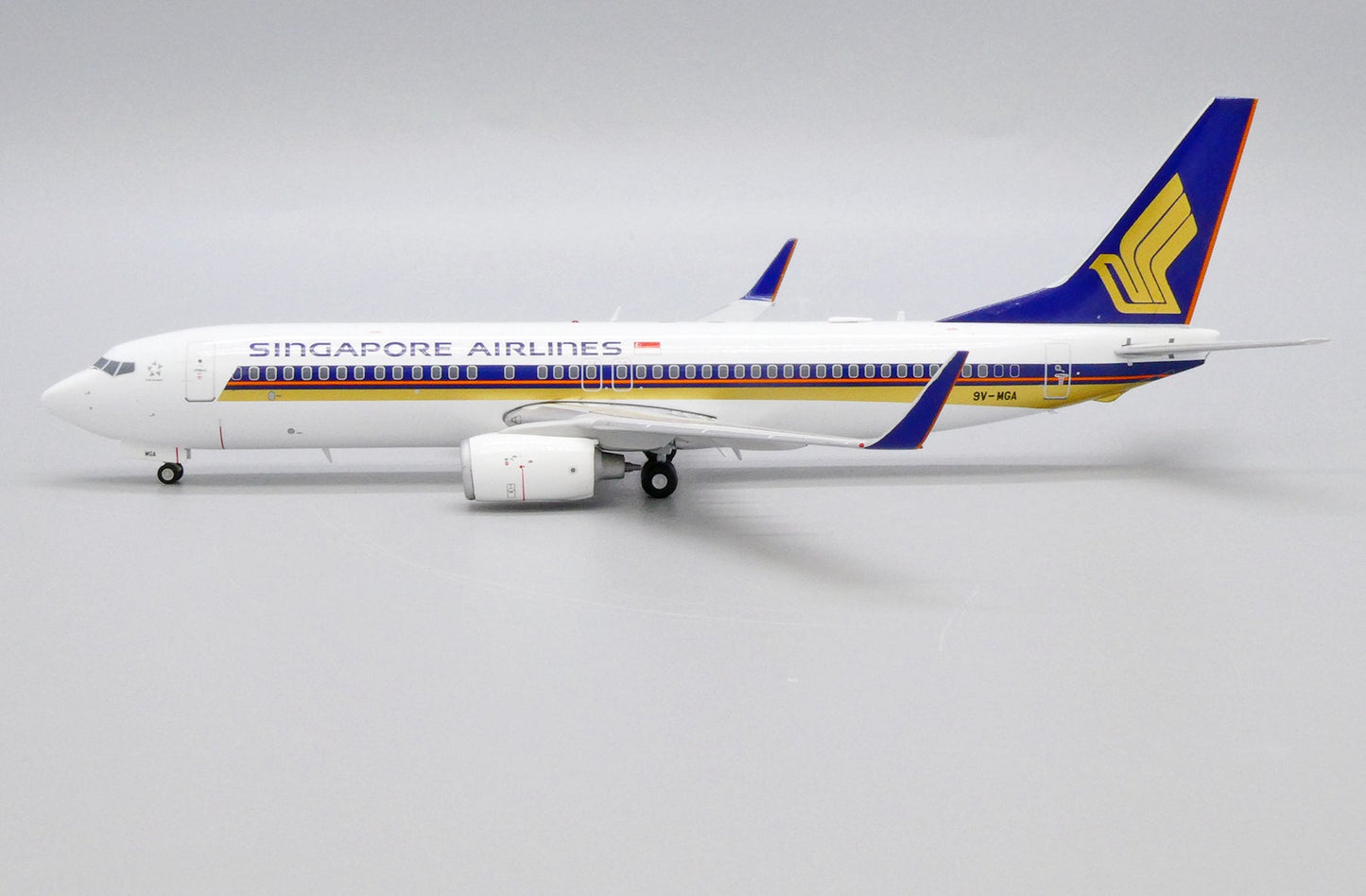 1/200 Singapore Airlines Boeing 737-800 9V-MGA