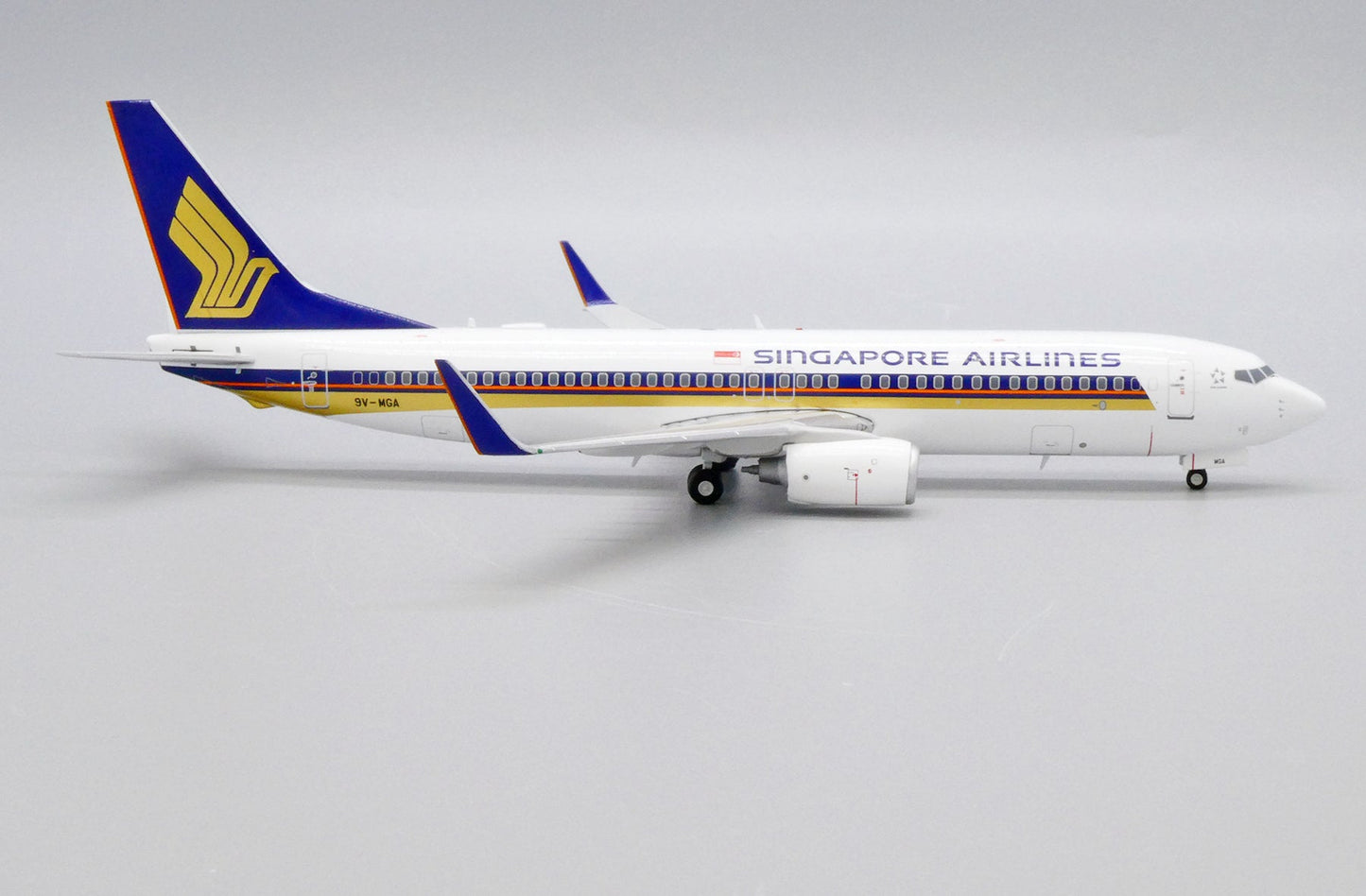 1/200 Singapore Airlines Boeing 737-800 9V-MGA