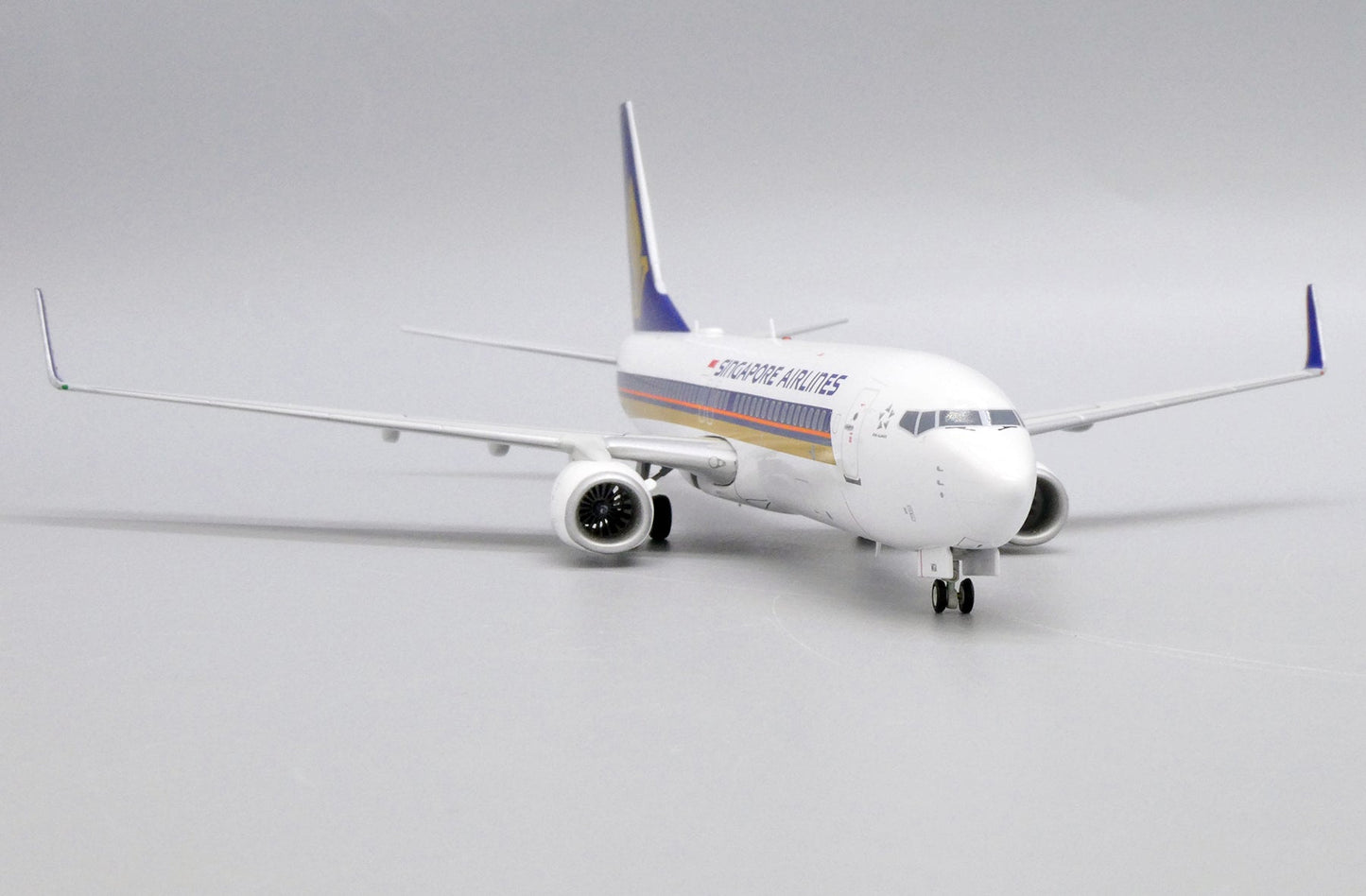 1/200 Singapore Airlines Boeing 737-800 9V-MGA