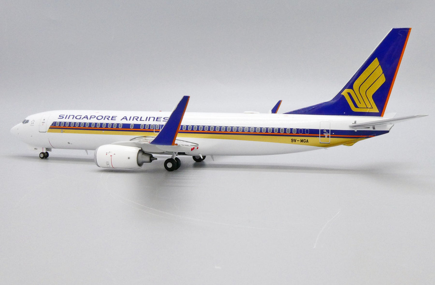 1/200 Singapore Airlines Boeing 737-800 9V-MGA