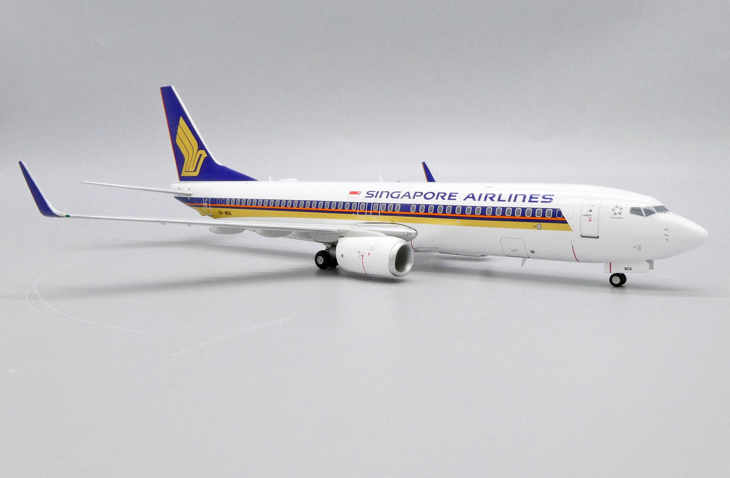 1/200 Singapore Airlines Boeing 737-800 9V-MGA