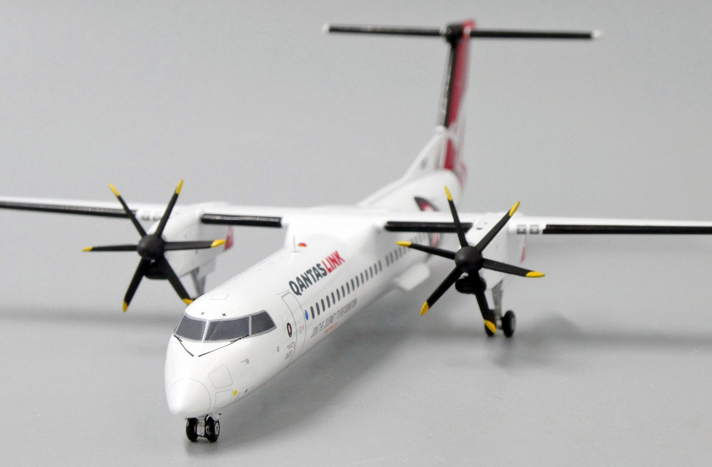 1/200 QantasLink Bombardier Dash 8-Q400 VH-LQM iRecognise.org.au Livery -