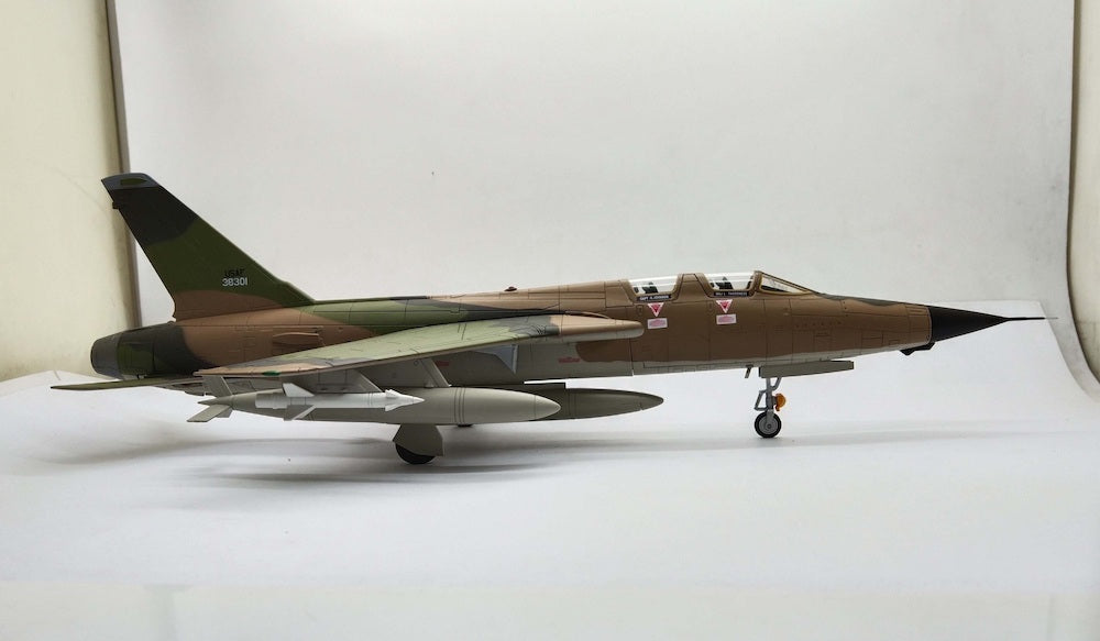 1/72 F-105F Thunderchief 63-8301 Lt Col. Leo Thorsness 355th TFW 357th TFS 17 April 1967