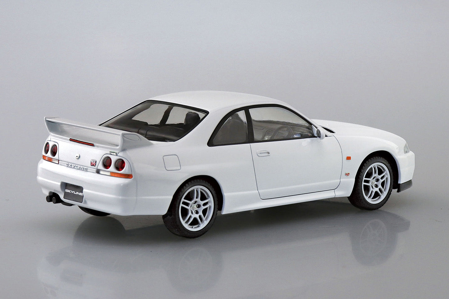 1/32 NISSAN R33 SKYLINE GT-R (WHITE)