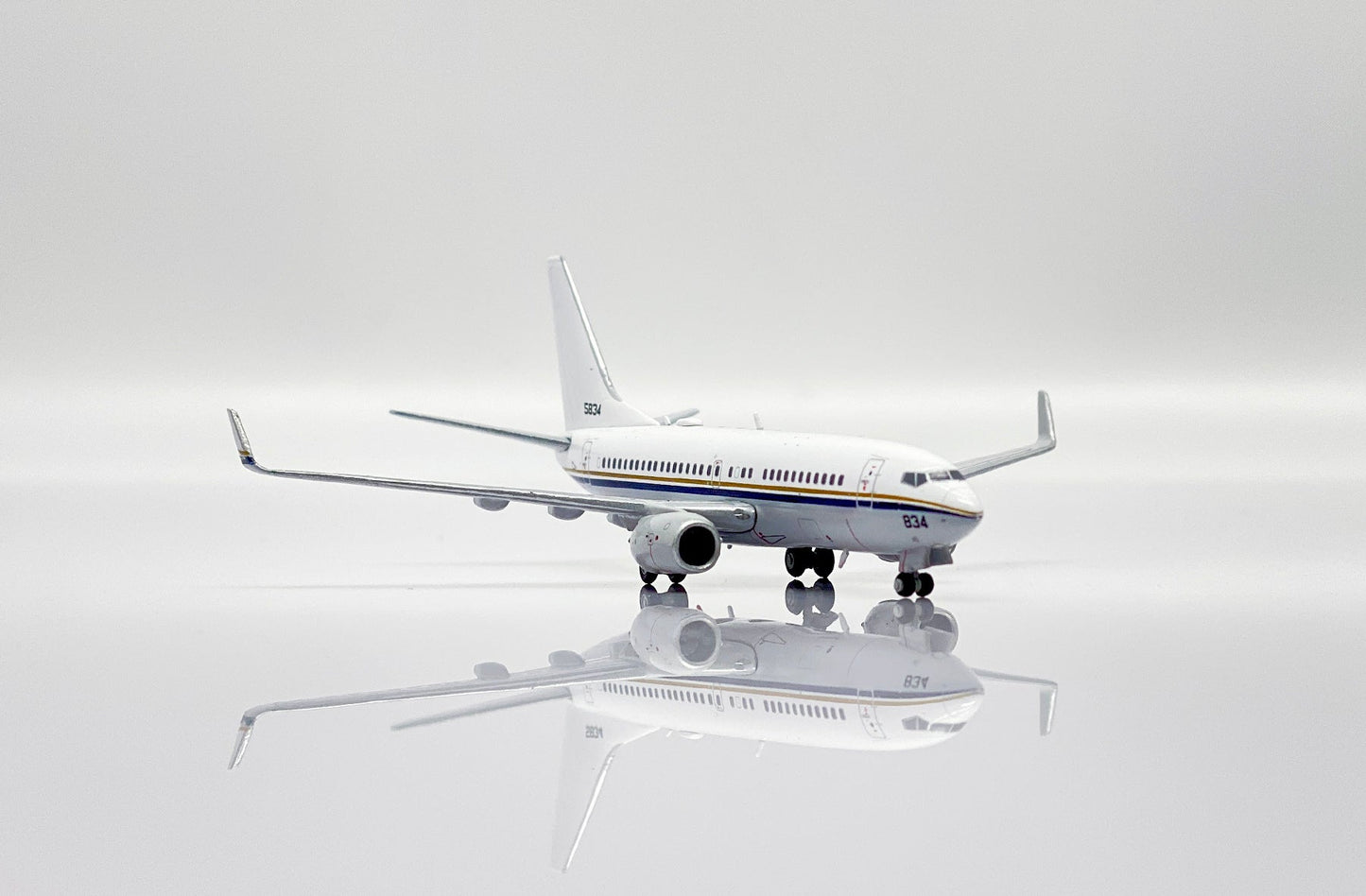 1/400 United State Navy Boeing C-40A Clipper 165834