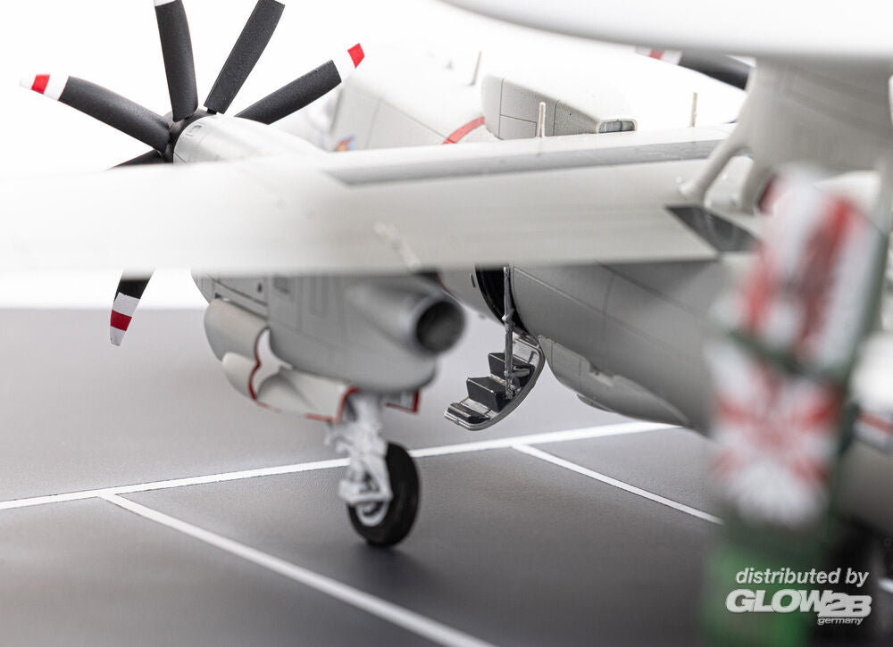 1/72 GIFT SET E-2C Hawkeye (Includes: Cement, Brush and Main Paints)