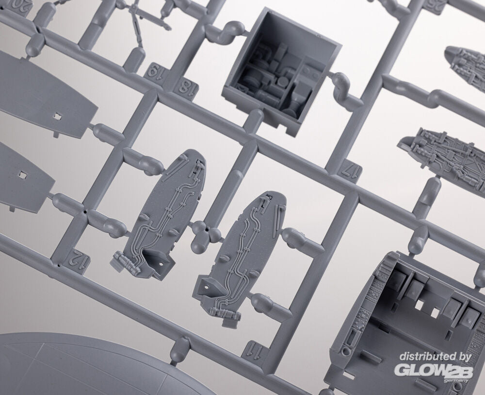 1/72 GIFT SET E-2C Hawkeye (Includes: Cement, Brush and Main Paints)