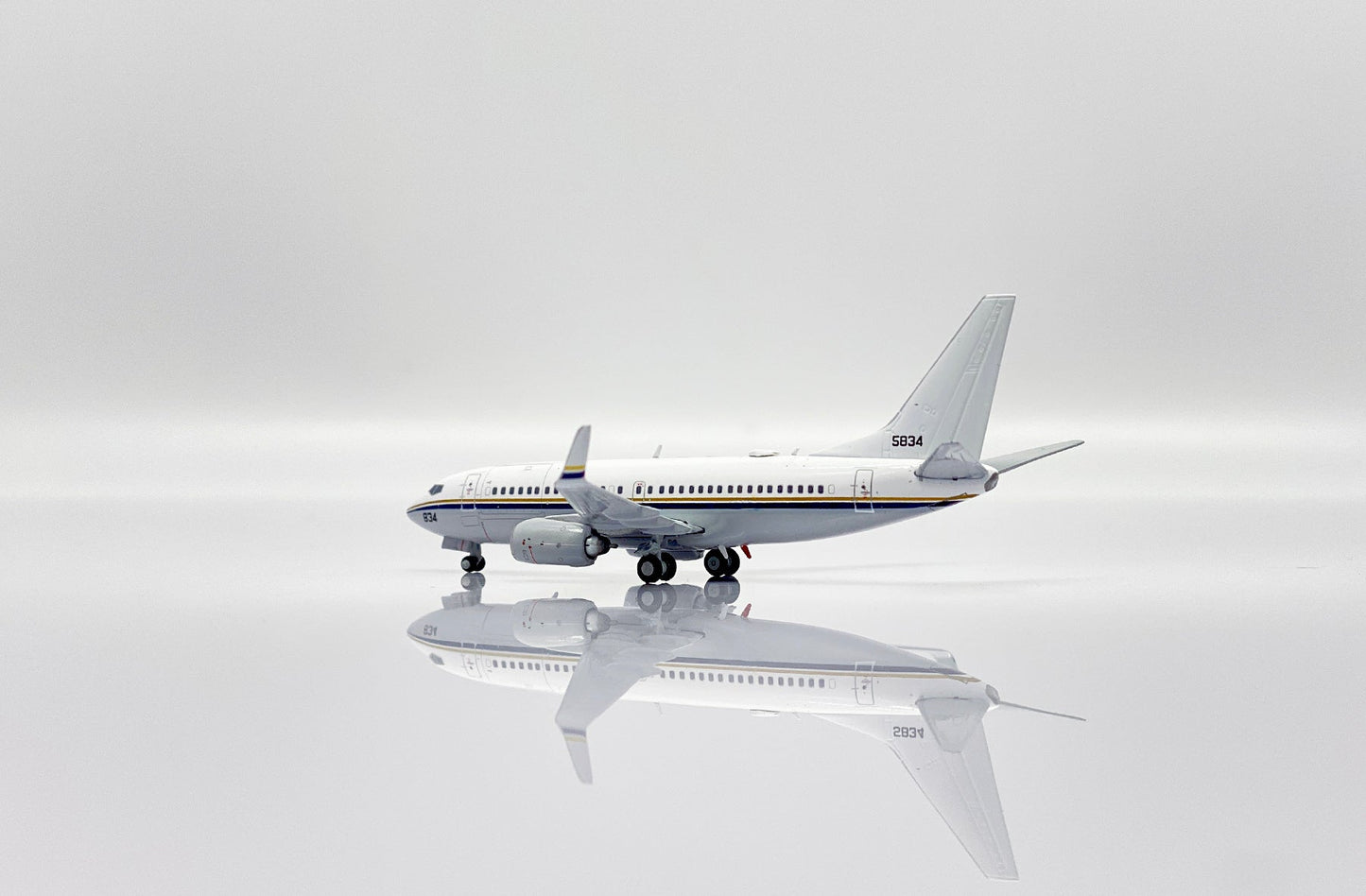 1/400 United State Navy Boeing C-40A Clipper 165834