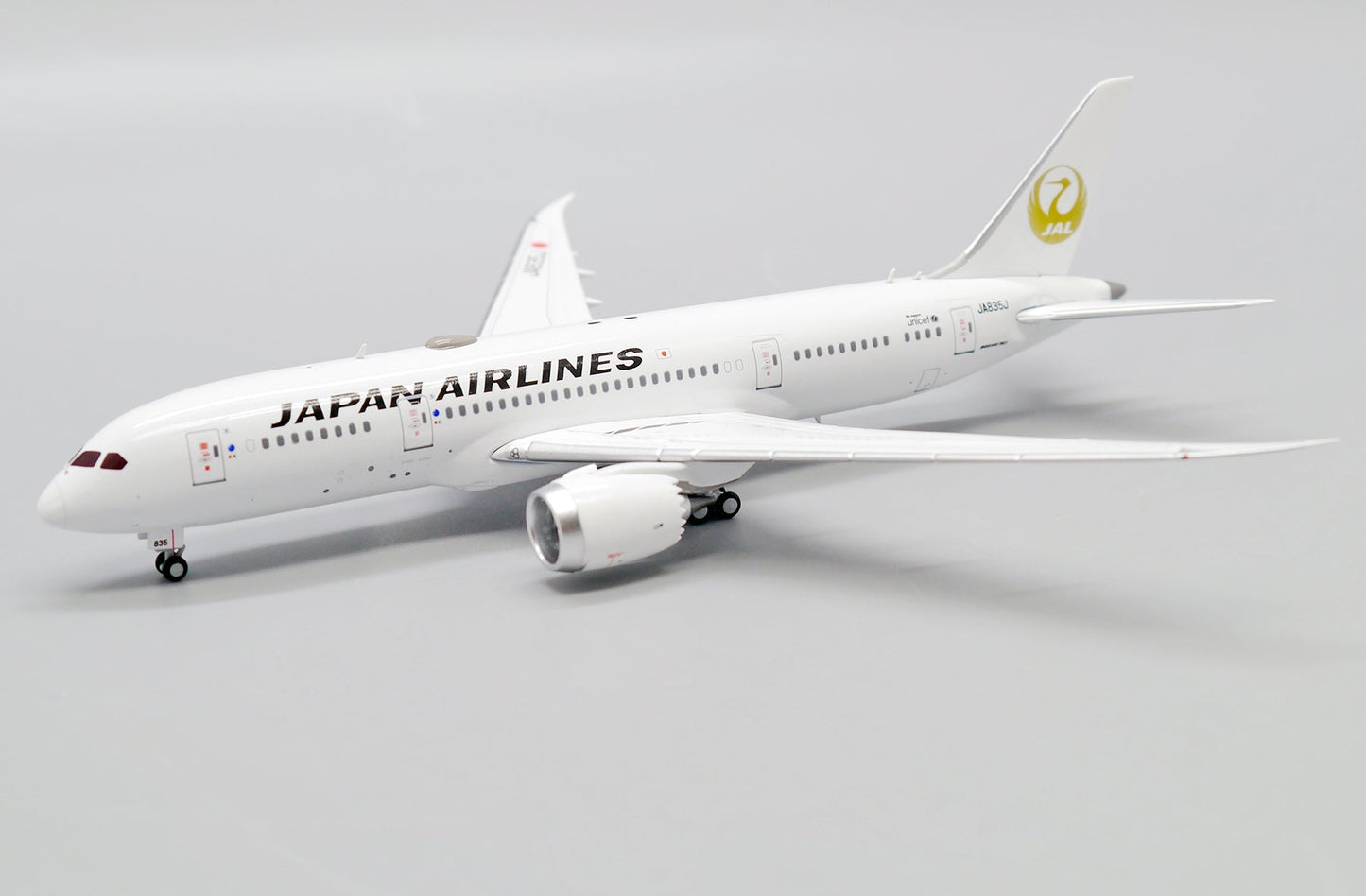 1/400 Japan Airlines B787-8 (JA835J)