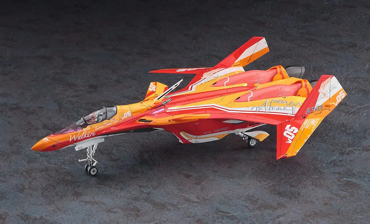 1/72  VF-31J SIEGFRIED Freyja Wion Color Macross Delta The Movie Bonus - an emblem is included.