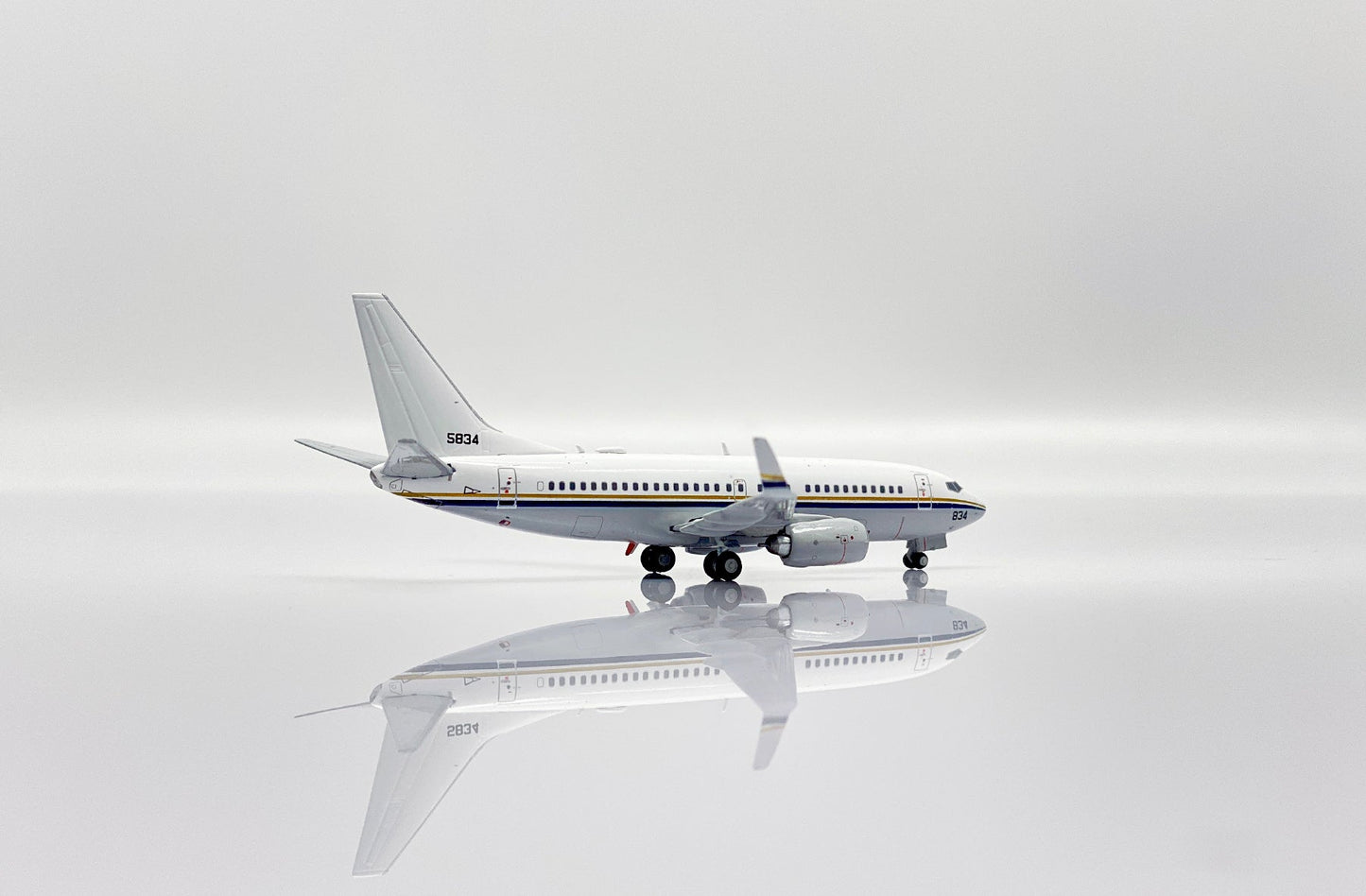 1/400 United State Navy Boeing C-40A Clipper 165834