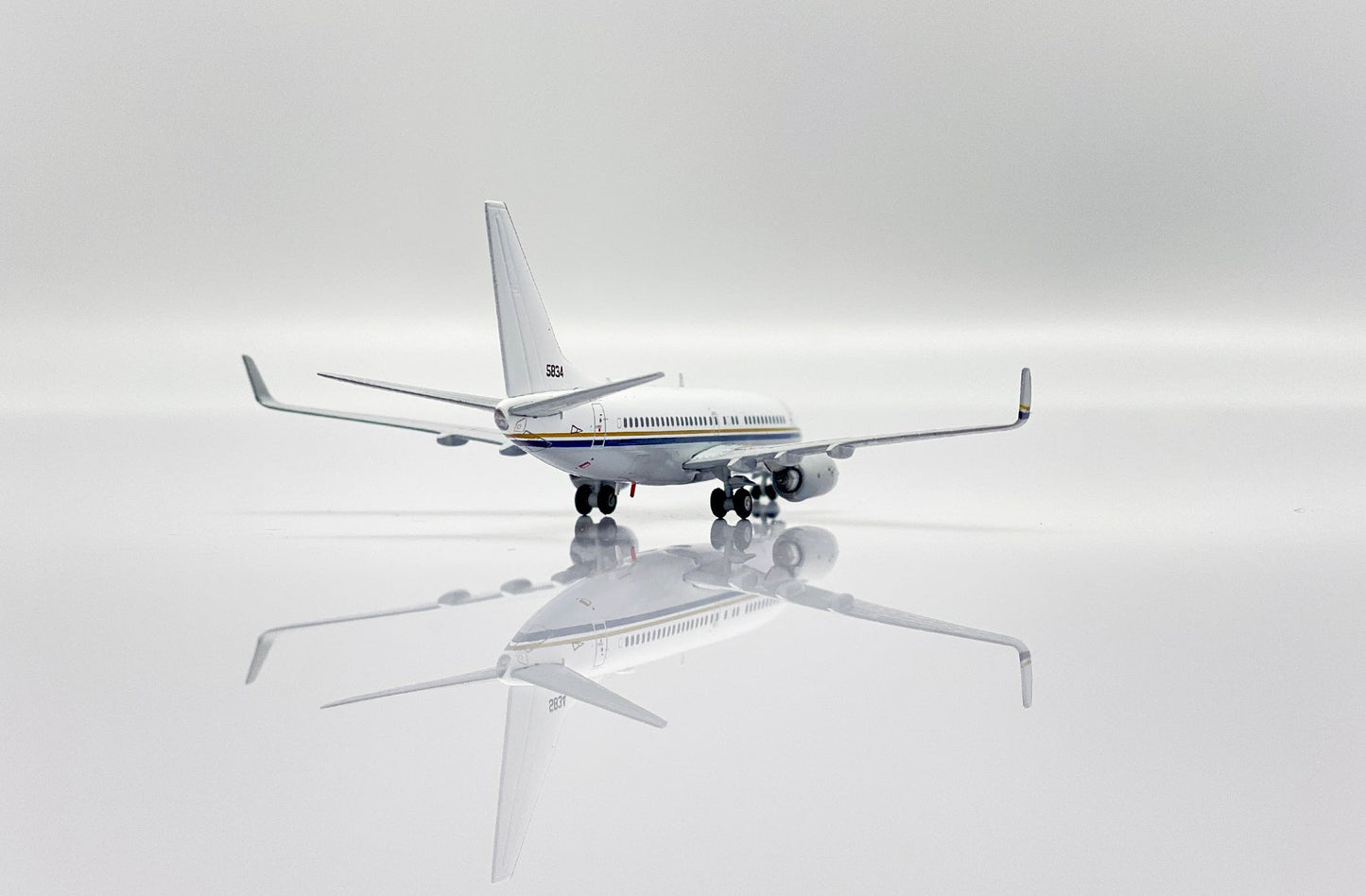 1/400 United State Navy Boeing C-40A Clipper 165834