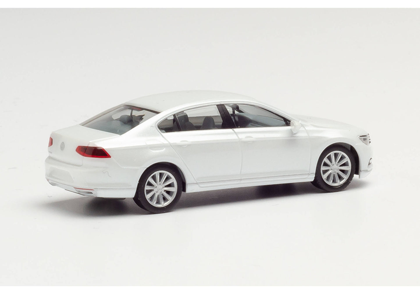 1/87 VW Passat Limousine Oryx White Mother-of-Pearl Effect