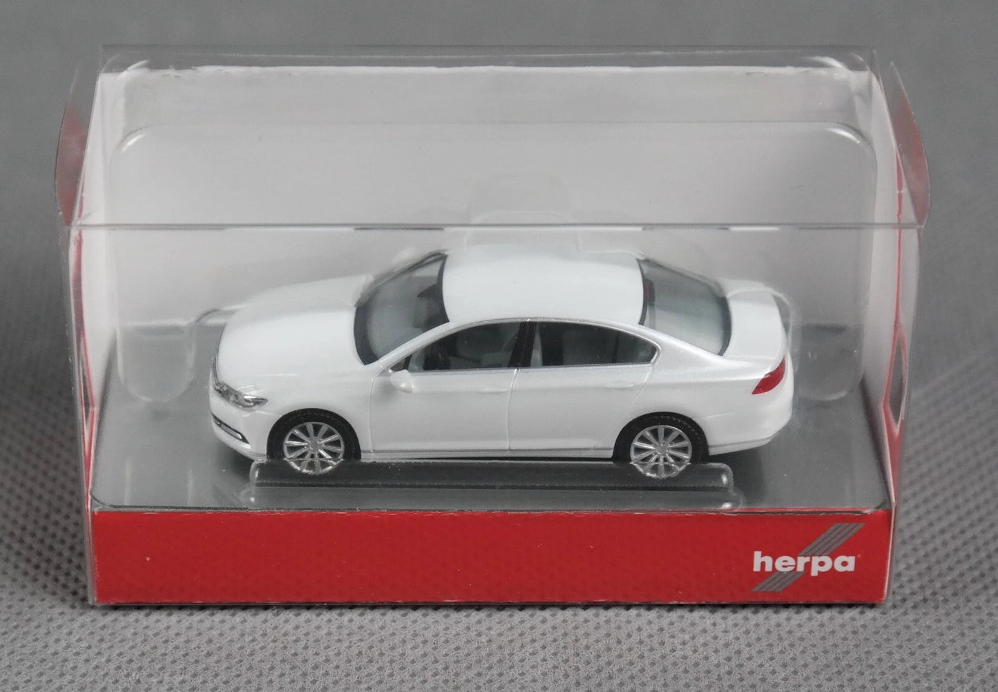 1/87 VW Passat Limousine Oryx White Mother-of-Pearl Effect