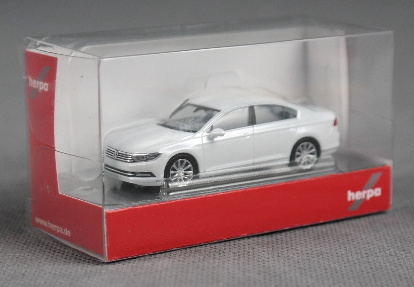1/87 VW Passat Limousine Oryx White Mother-of-Pearl Effect