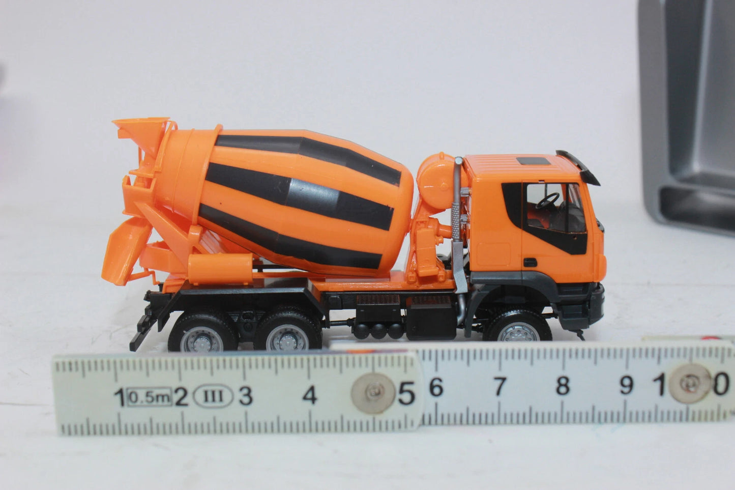 1/87 Iveco Trakker 6x6 Concret Mixer Truck Orange