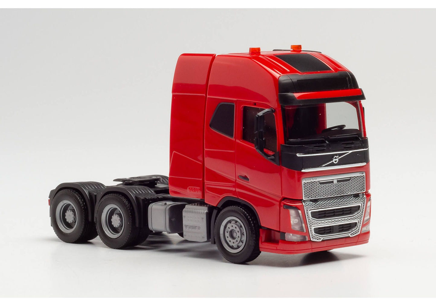 1/87 Volvo FH Gl.iXL 6x4 Tractor with Heavy Duty Tower Red