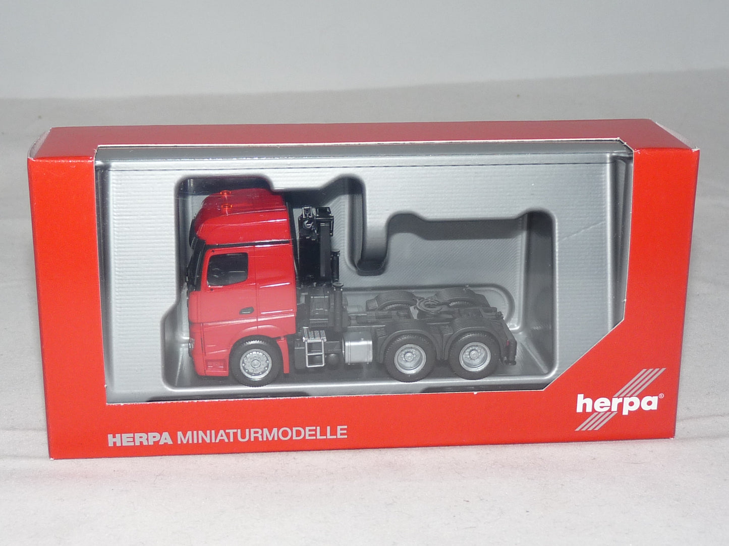 1/87 MercedesBenz Arocs 6x4 with Crane Tractor Red