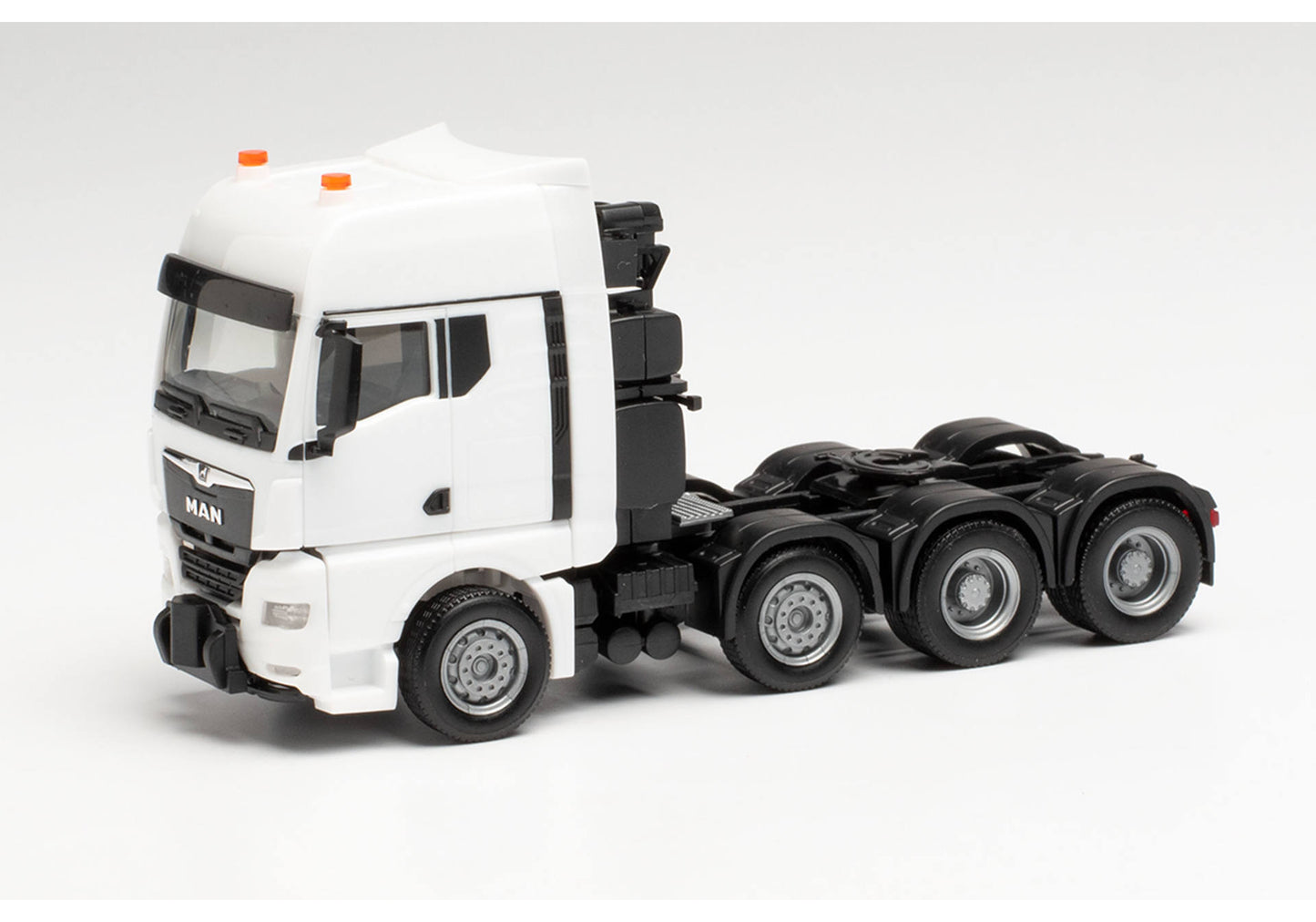 1/87 MAN GX Heavy Duty Tractor White