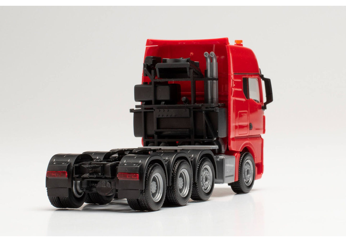 1/87 MAN GX Heavy Duty Tractor Red