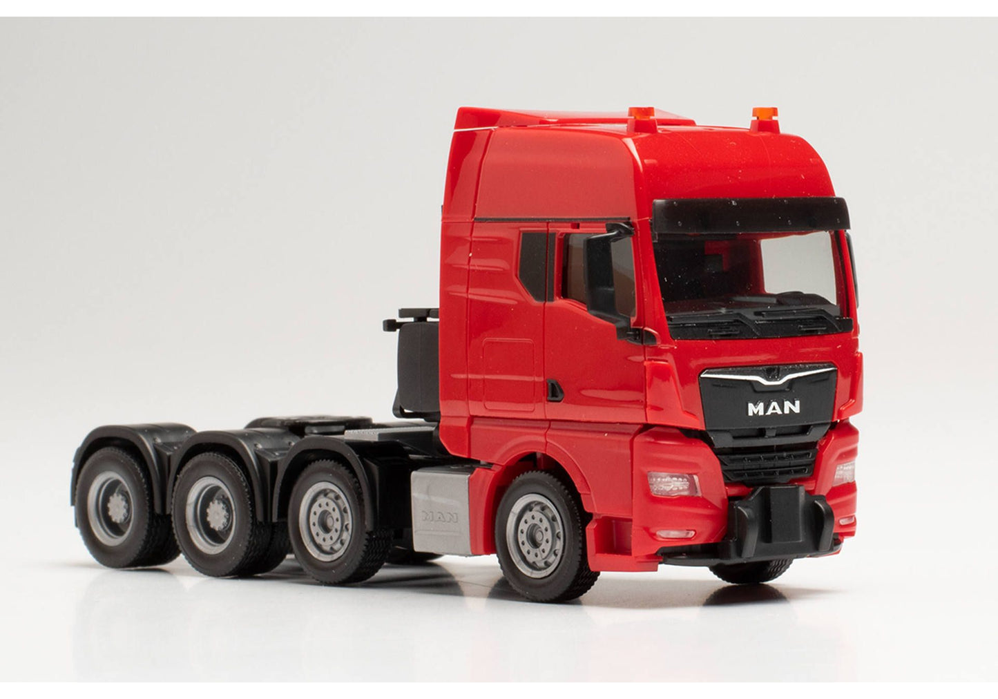1/87 MAN GX Heavy Duty Tractor Red