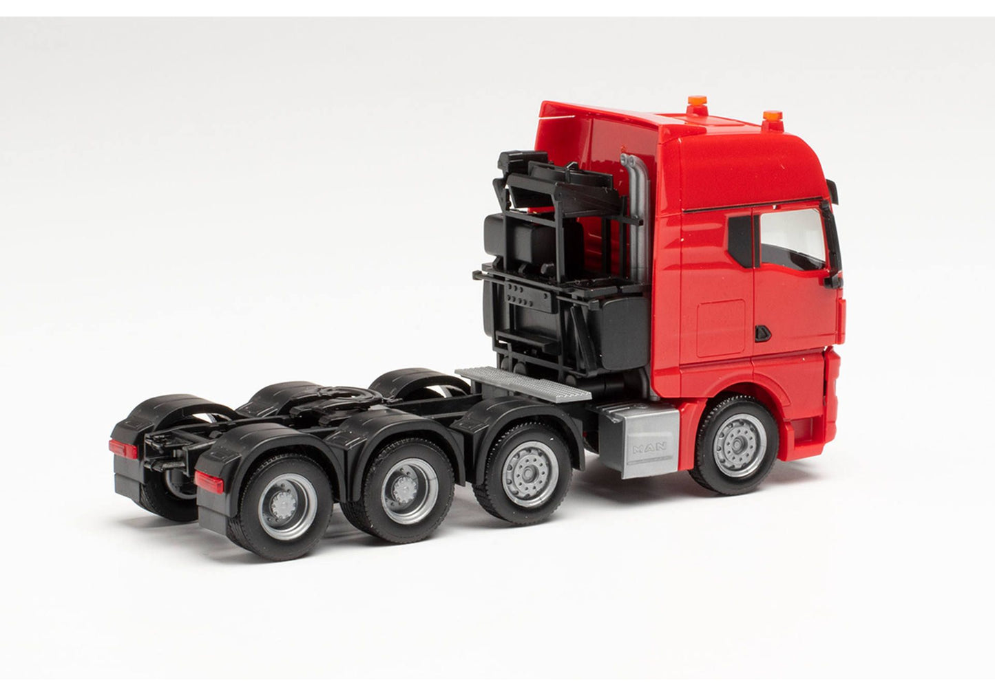1/87 MAN GX Heavy Duty Tractor Red