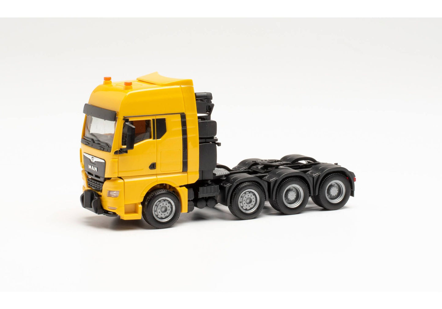 1/87 MAN GX Heavy Duty Tractor Yellow