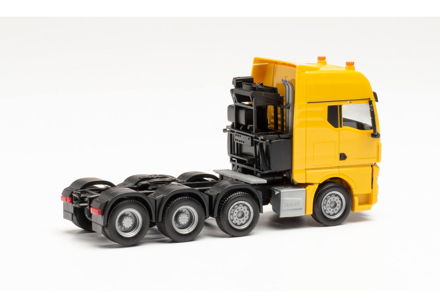 1/87 MAN GX Heavy Duty Tractor Yellow