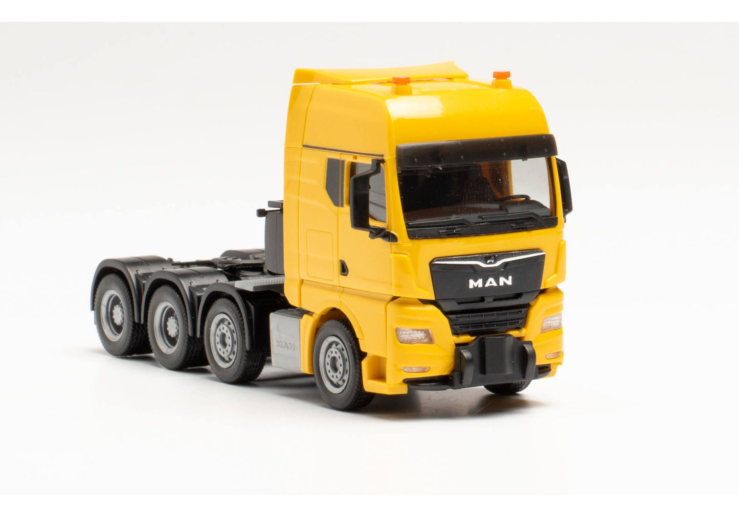 1/87 MAN GX Heavy Duty Tractor Yellow