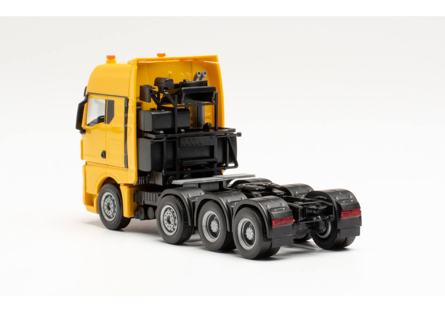 1/87 MAN GX Heavy Duty Tractor Yellow