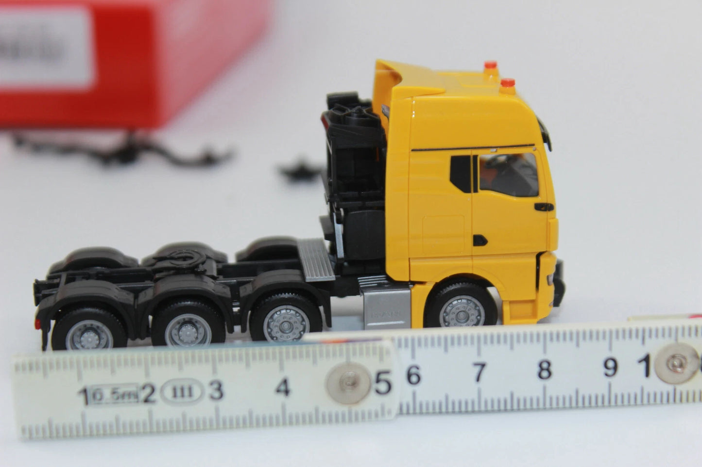 1/87 MAN GX Heavy Duty Tractor Yellow