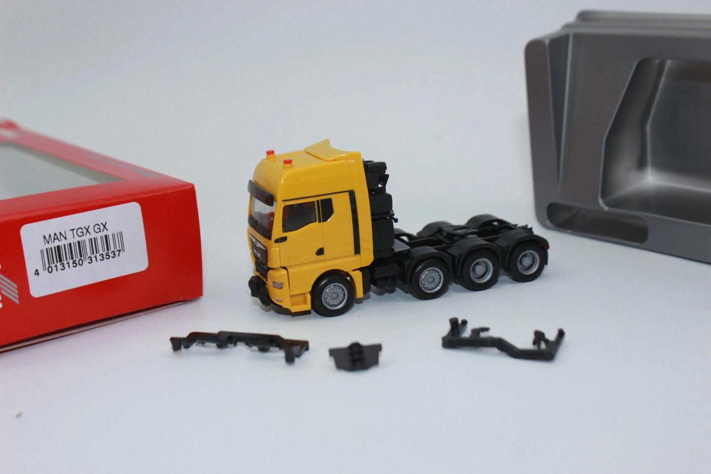 1/87 MAN GX Heavy Duty Tractor Yellow