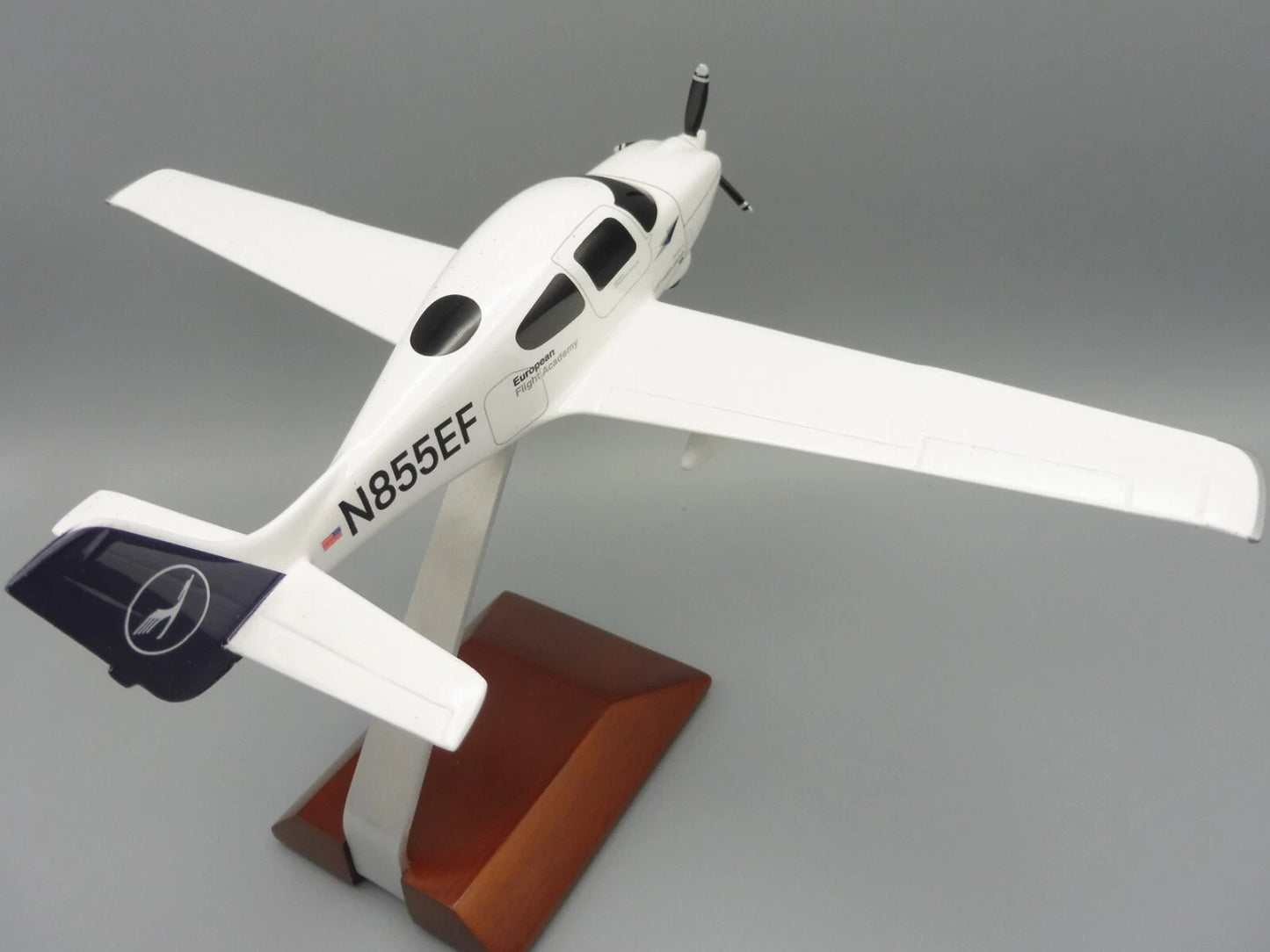 1/40 European Flight Academy Cirrus SR20 - Lufthansa
