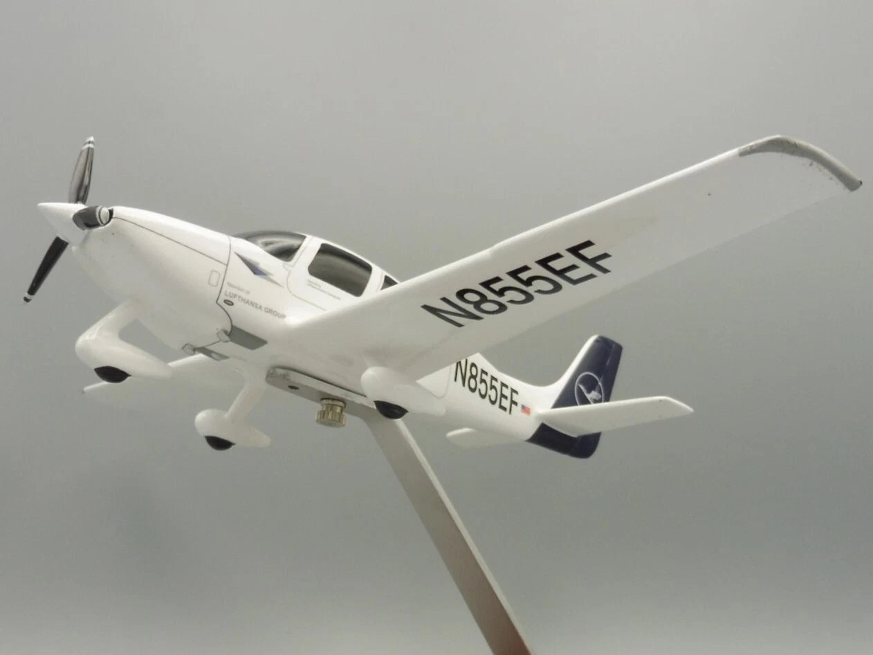 1/40 European Flight Academy Cirrus SR20 - Lufthansa
