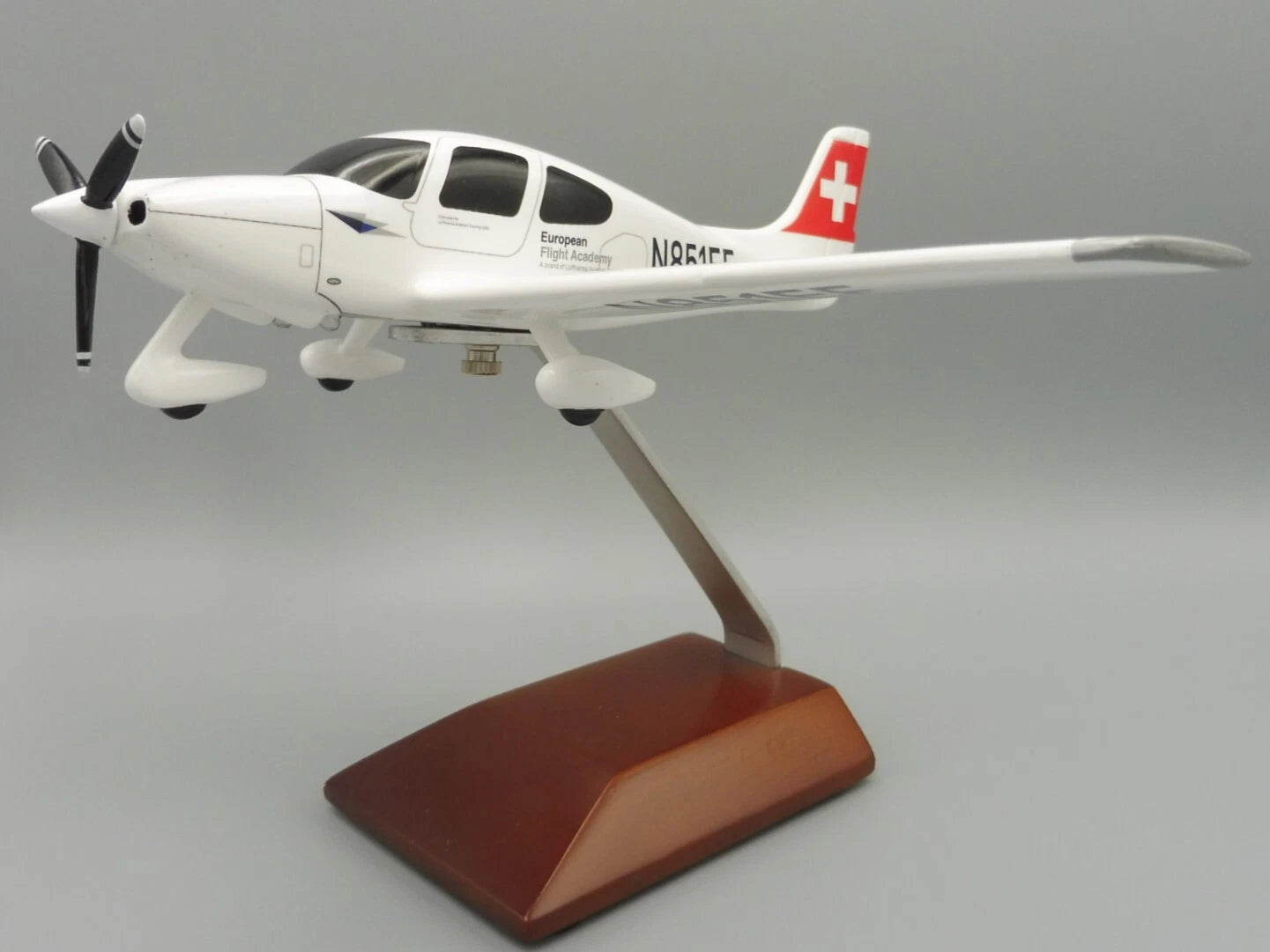 1/40 European Flight Academy Cirrus SR20 - Swiss International Air Lines