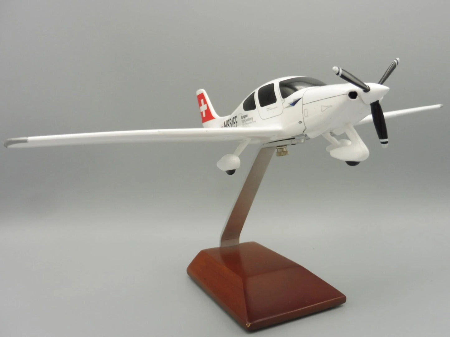 1/40 European Flight Academy Cirrus SR20 - Swiss International Air Lines