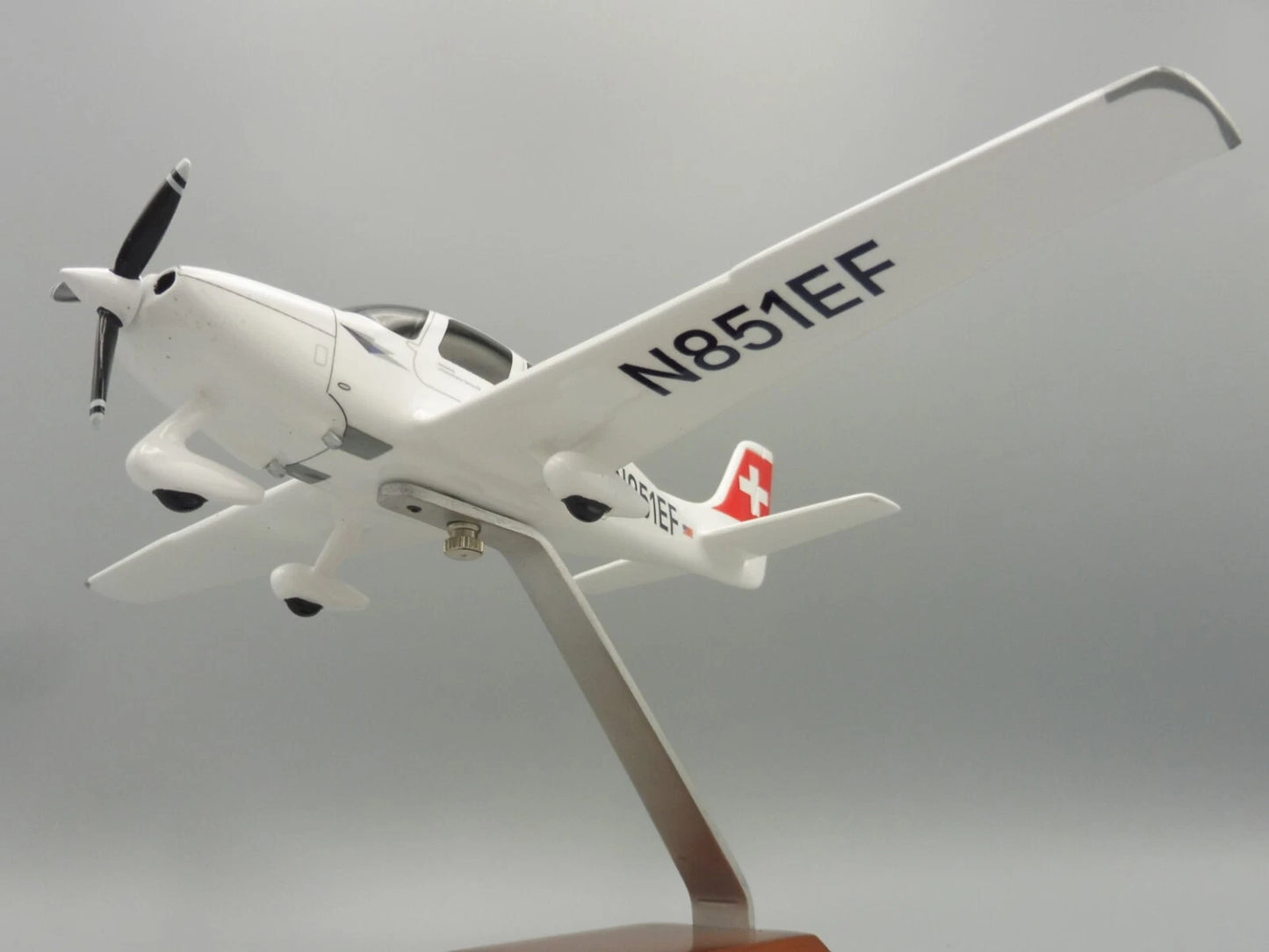 1/40 European Flight Academy Cirrus SR20 - Swiss International Air Lines