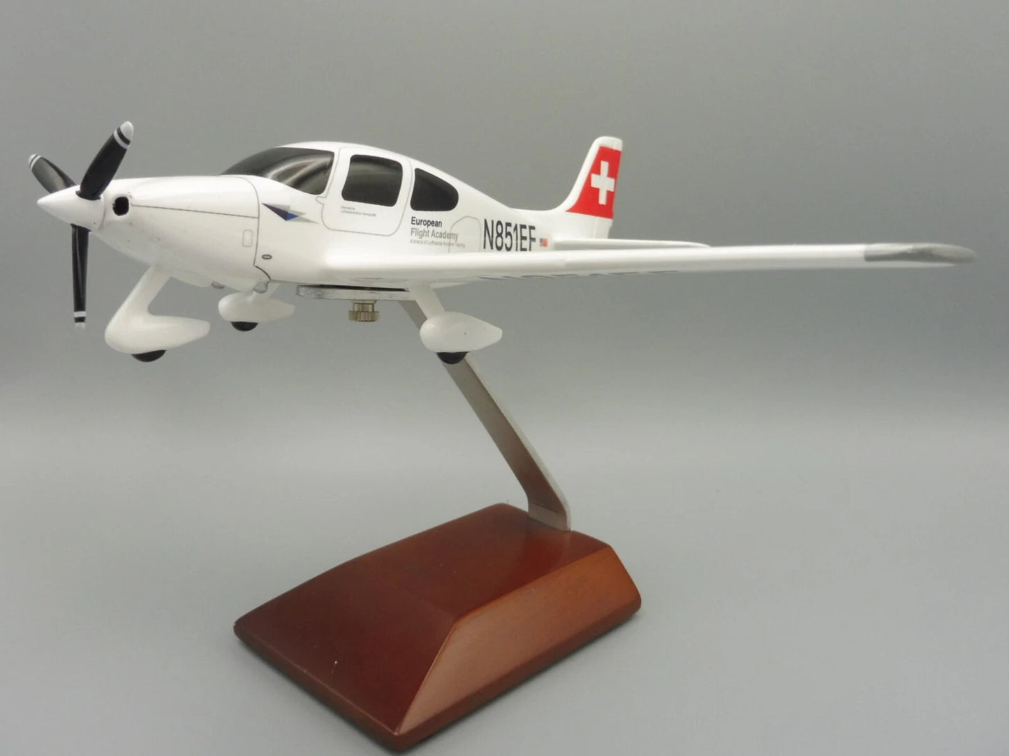 1/40 European Flight Academy Cirrus SR20 - Swiss International Air Lines
