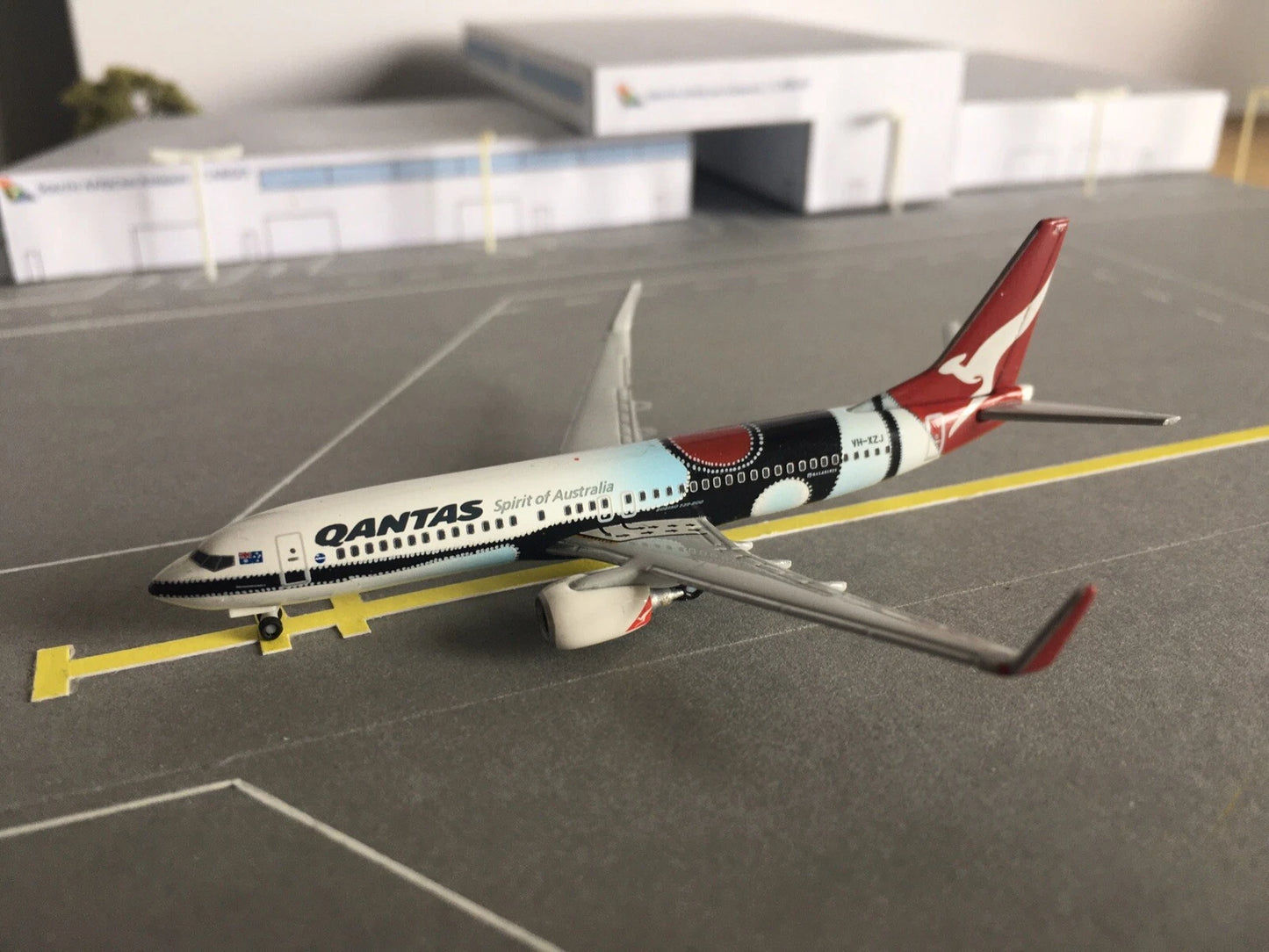 1/500 Qantas Boeing 737-800 "Mendoowoorrji"