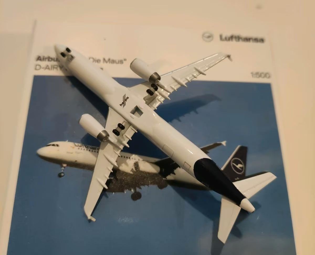 1/500 United Airlines Boeing 737-800 New 2019 Colors N37267