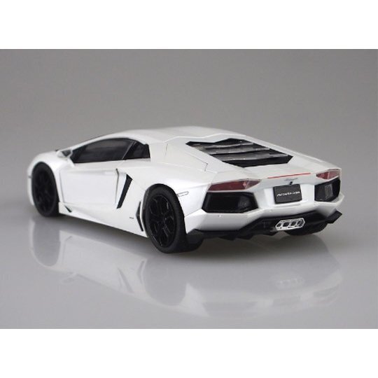 1/24 LAMBORGHINI AVENTADOR LP700-4 WHITE PEARL