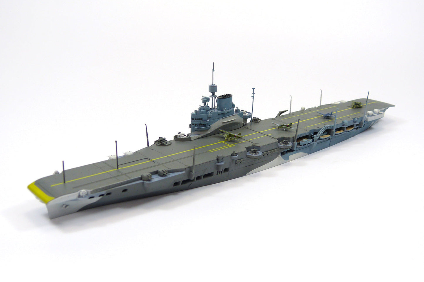 1/700 BRITISH AIRCRAFT CARRIER HMS ILLUSTRIOUS