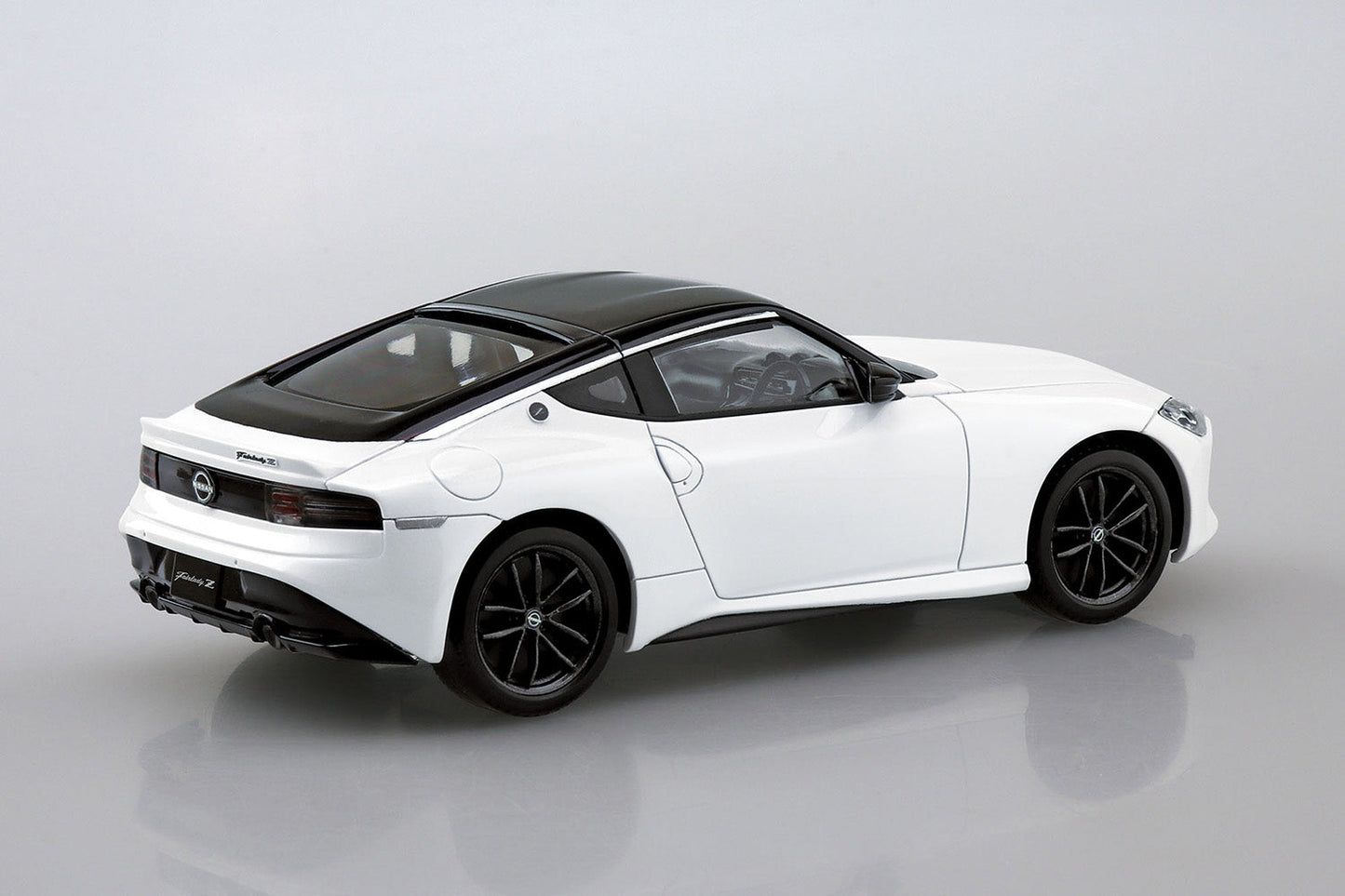 1/32 NISSAN RZ34 FAIRLADY Z (Prism White)