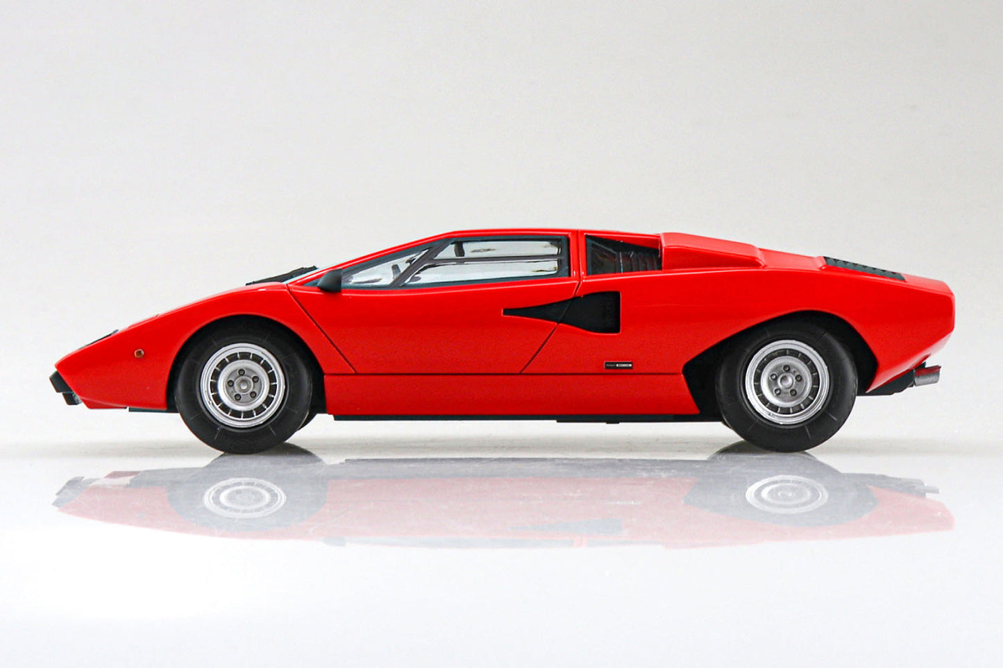 1/32 SNAP Lamborghini Countach LP400 (Red)